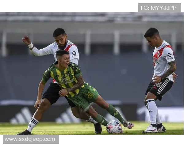 埃梅莱克与飓风队的较量谁能笑到最后分析比赛胜负预测 埃梅莱克与飓风队的较量谁能笑到最后分析比赛胜负预测