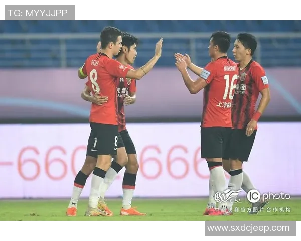 2020足协杯激战重庆当代与上海上港精彩对决回顾与分析